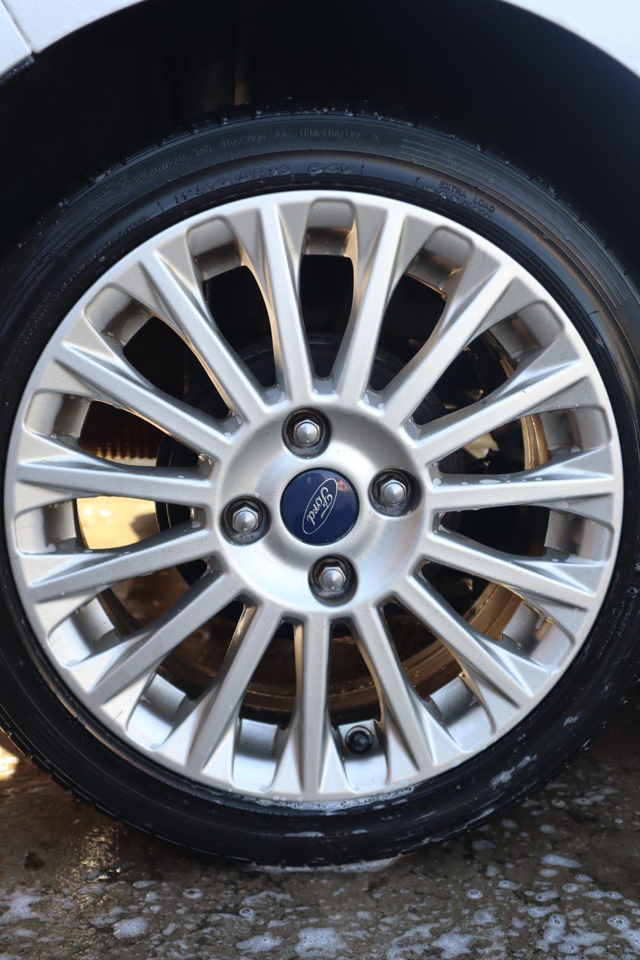 Detailed wheel and dressed tyre after cleaning